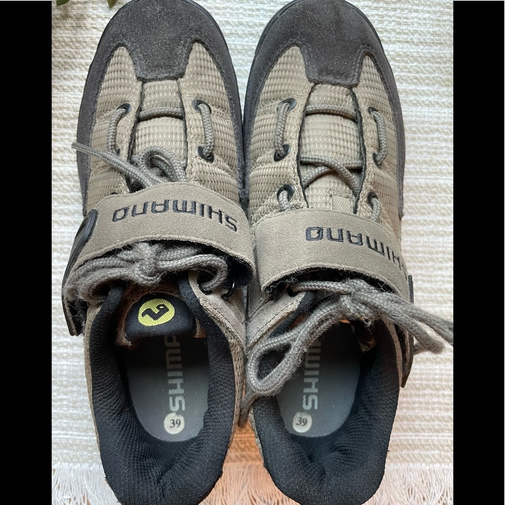 Shimano black and tan biking shoes. Size 39 (7)